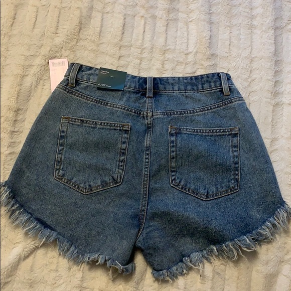 Sold-🆕 High Rise Ripped Denim Shorts - Picture 3 of 3
